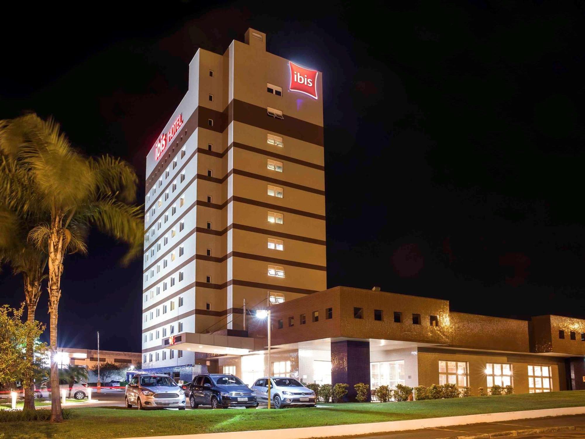 Ibis Araçatuba Hotel Bagian luar foto
